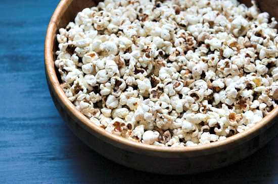 garlic parmesan popcorn | healthy green kitchen