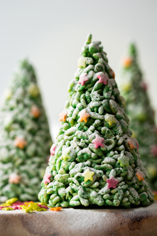 These easy Rice Krispie Cone Christmas Trees are such a fun activity to do with kids this year! Give these as gifts or eat them to yourself, with only 3 ingredients, these could not be easier!