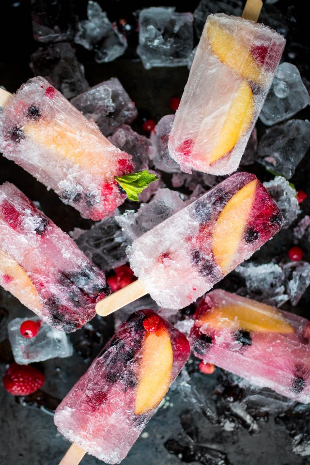 Prosecco Popsicles with Summer Fruits!